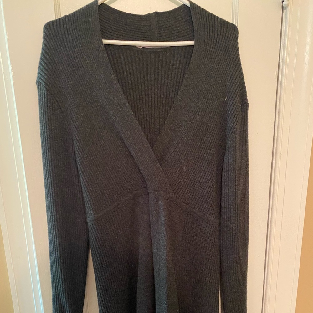 EUC Athleta V Neck Knit Dress